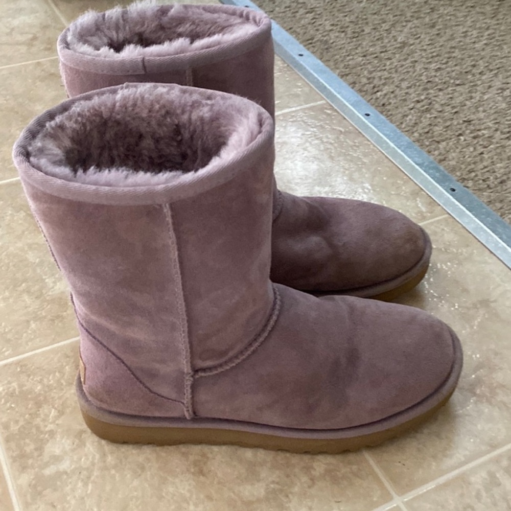 UGGS